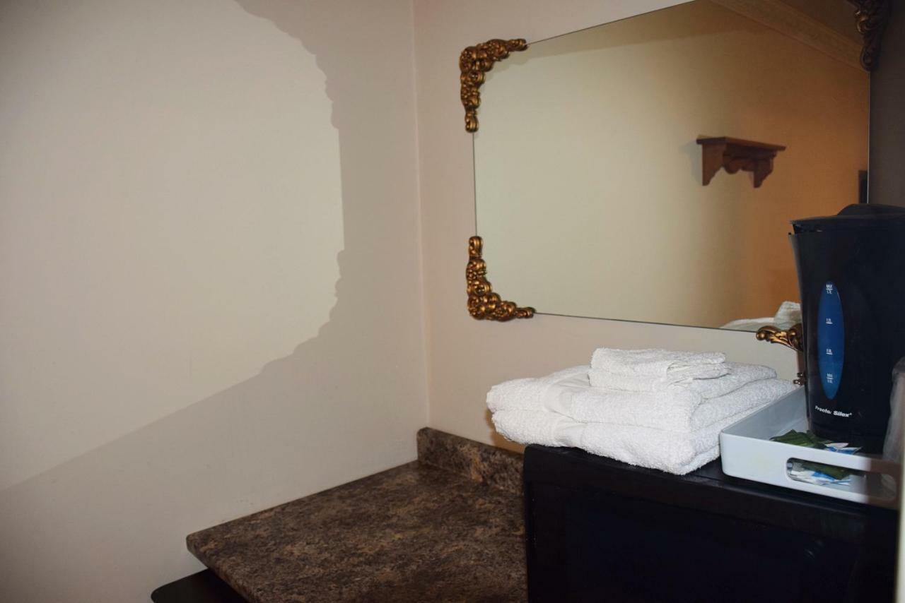 Kent Motel Chatham-Kent Екстер'єр фото